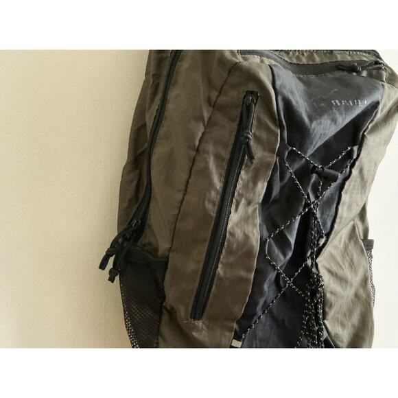 Eddie Bauer Back Pack Lightweight Multi-Purpose Nylon in khaki & Black - Picture 3 of 12